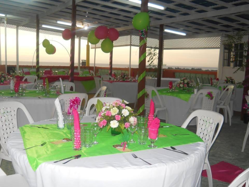Tropical Court Hotel Montego Bay Buitenkant foto