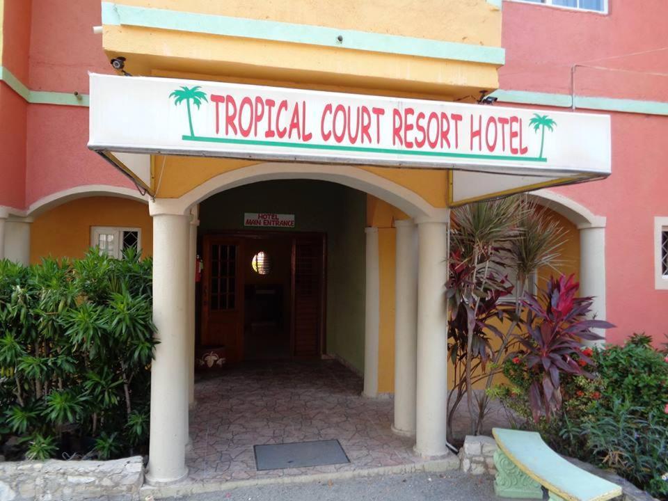 Tropical Court Hotel Montego Bay Buitenkant foto