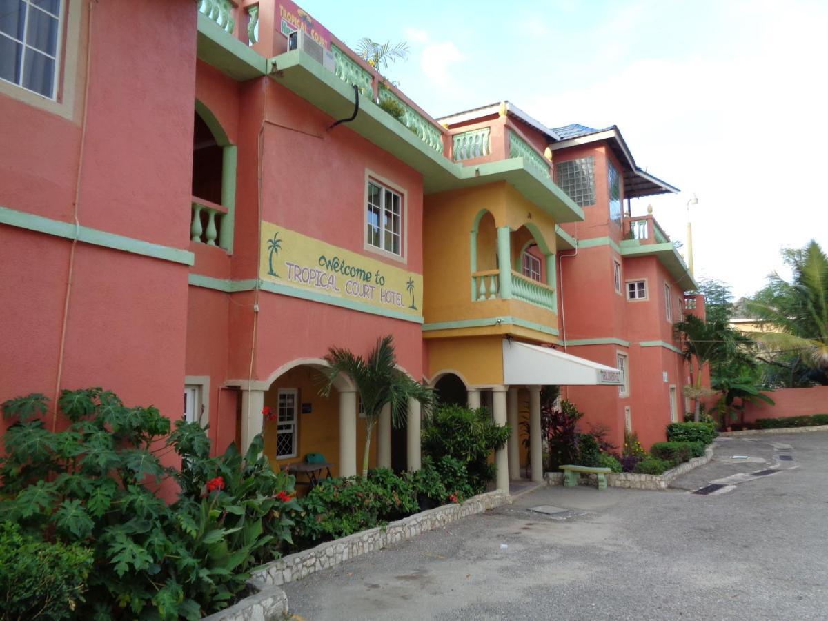 Tropical Court Hotel Montego Bay Buitenkant foto