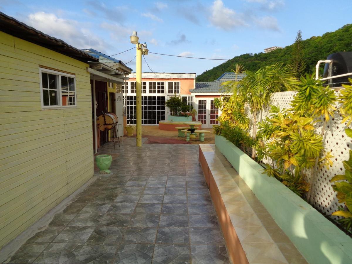 Tropical Court Hotel Montego Bay Buitenkant foto