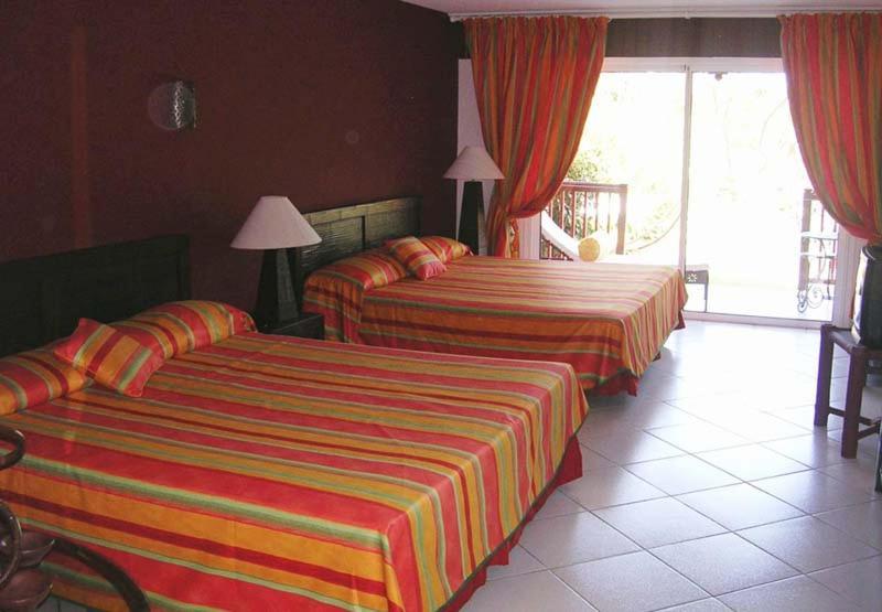 Tropical Court Hotel Montego Bay Buitenkant foto