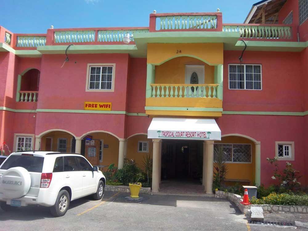 Tropical Court Hotel Montego Bay Buitenkant foto